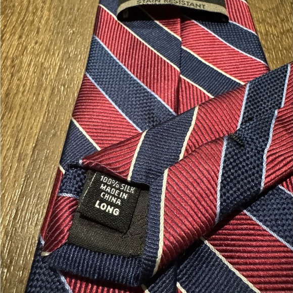 Jos. A. Bank Traveler 100% silk Navy Maroon Striped Tie Long Length - Picture 7 of 8